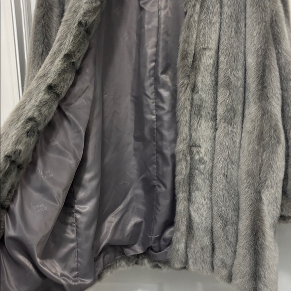 Dennis Basso Luxurious Silver Gray Faux Fur Coat Size Large L - Picture 4 of 16